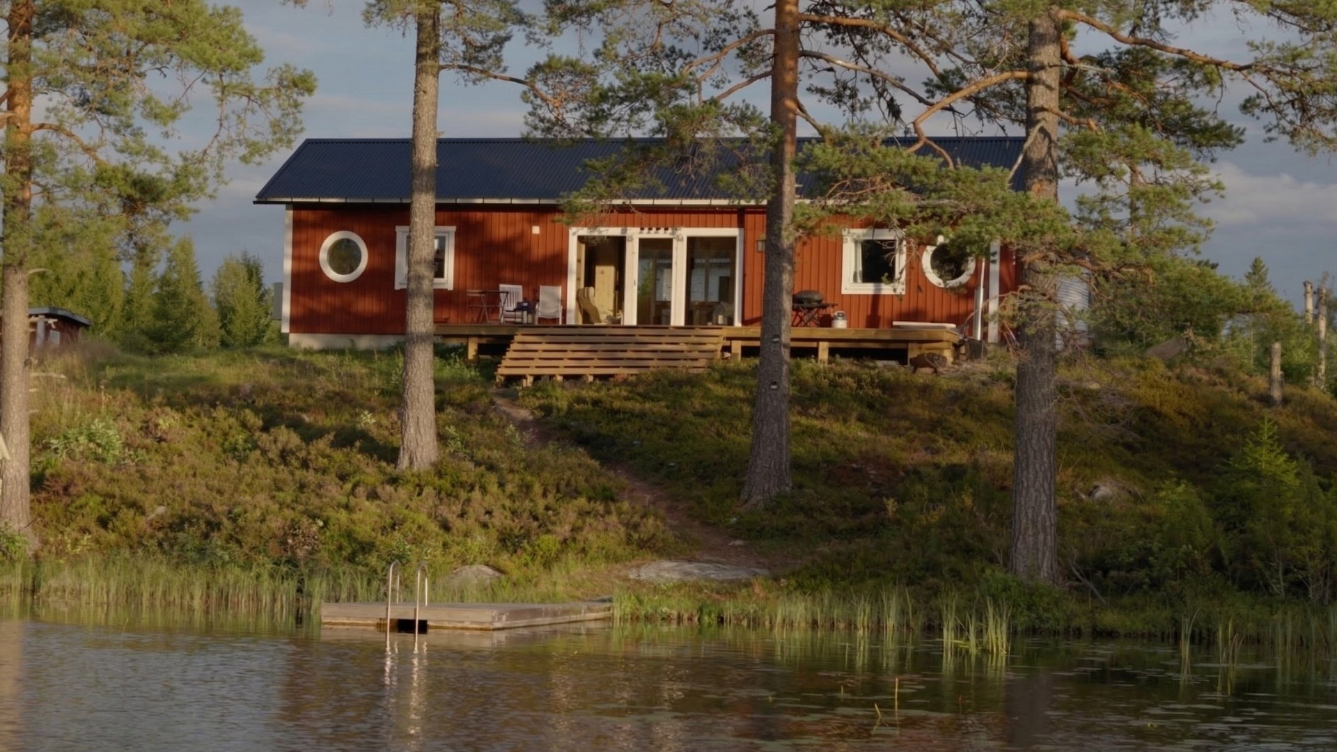 Luxus Off Grid Cabin Sweden — cinematic property photography